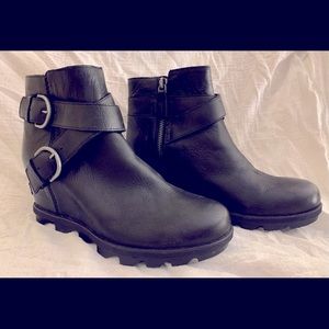 SOREL Joan of Arctic Buckle Wedge Booties Black Size 10